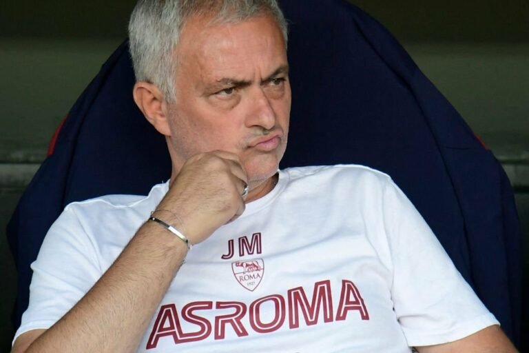Mourinho comenta briga pela Europa League: “Os tubarões fracassados da Champions vão chegar”