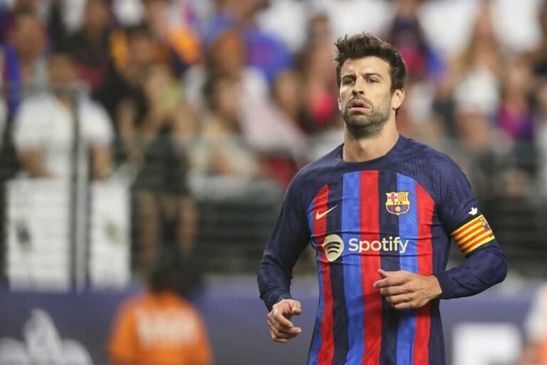 Piqué poderá usar camisa com o nome da Shakira devido a parceria do Barcelona e Spotify; Entenda