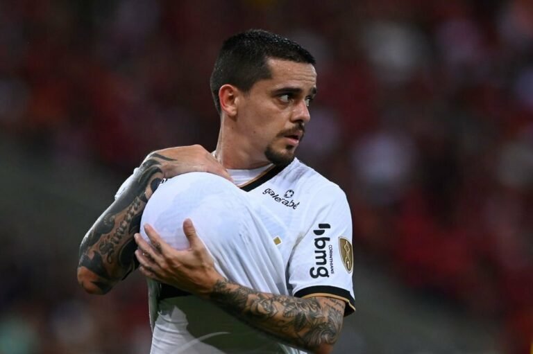 Desde seu retorno, Fagner é o jogador que mais errou cobranças em disputa de pênaltis pelo Corinthians