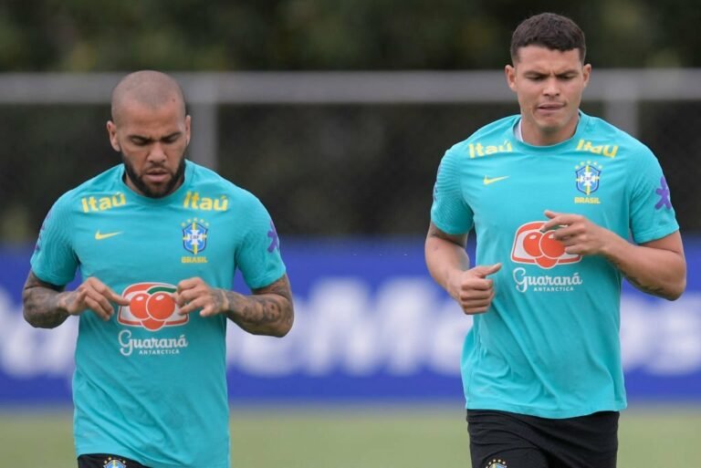 Seleção Brasileira terá capitão fixo na Copa do Mundo; Thiago Silva e Dani Alves são os favoritos