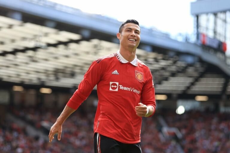 Cristiano Ronaldo é reintegrado ao elenco principal do Manchester United por Erik ten Hag