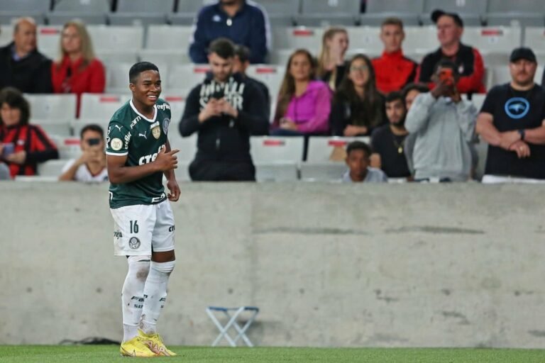 Endrick é o jogador mais jovem na história a marcar um gol pelo Palmeiras