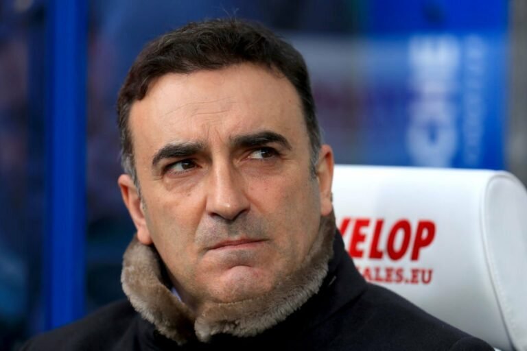 Ex-interesse do Atlético-MG, Carlos Carvalhal deixa clube árabe e está livre no mercado