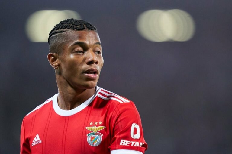 David Neres não viaja para França e desfalca o Benfica diante o PSG