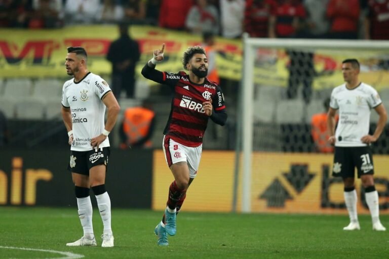 Gabigol elogia torcida do Corinthians e cita evolução: “Estão mais confiantes”