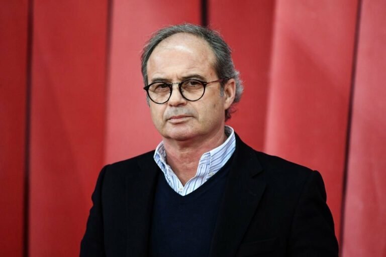 Luis Campos pede para sair do PSG junto com Mbappé, diz jornal