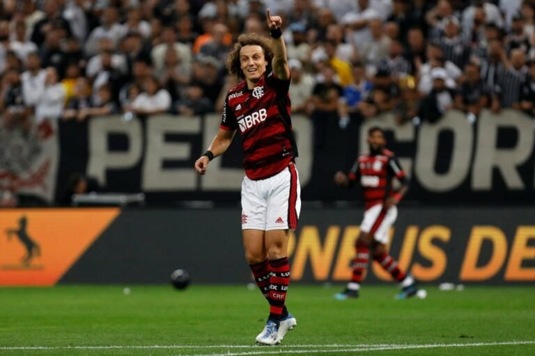 Atlético-MG monitora situação de David Luiz