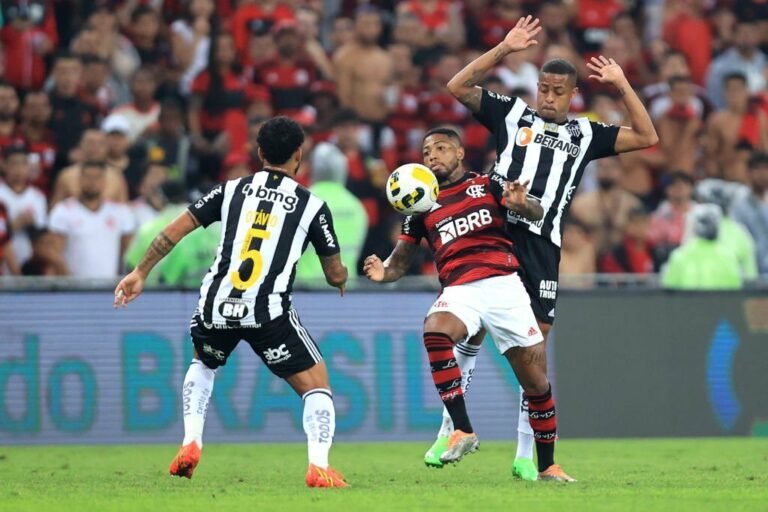 Com reservas, Flamengo tenta mudar retrospecto ruim contra Atlético-MG