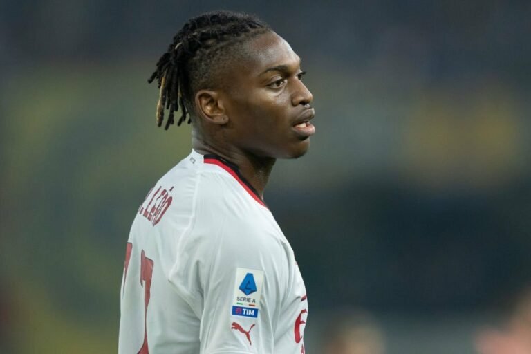 Alvo de PSG e Chelsea, Rafael Leão encaminha renovação com Milan