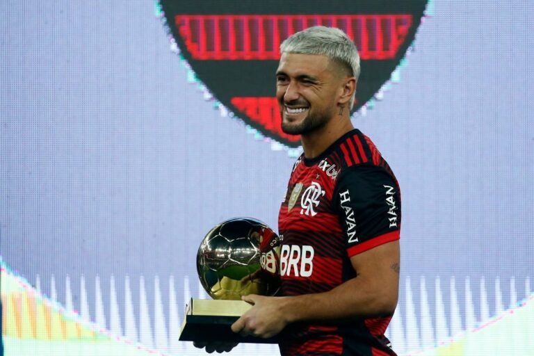 Arrascaeta e Varela são convocados em pré-lista do Uruguai para Copa do Mundo