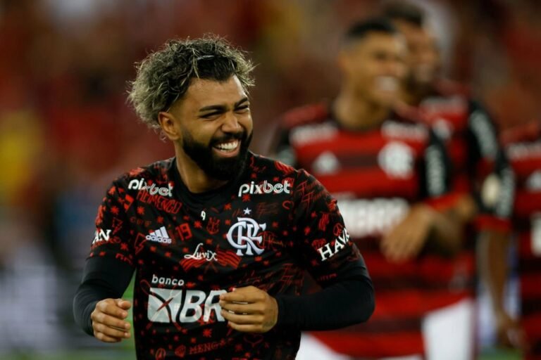 Gabigol rasga elogios para Dorival Jr e revela procura do São Paulo