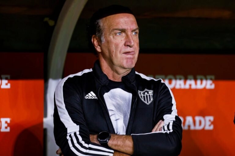 Rodrigo Caetano quer permanência de Cuca no Atlético-MG em 2023