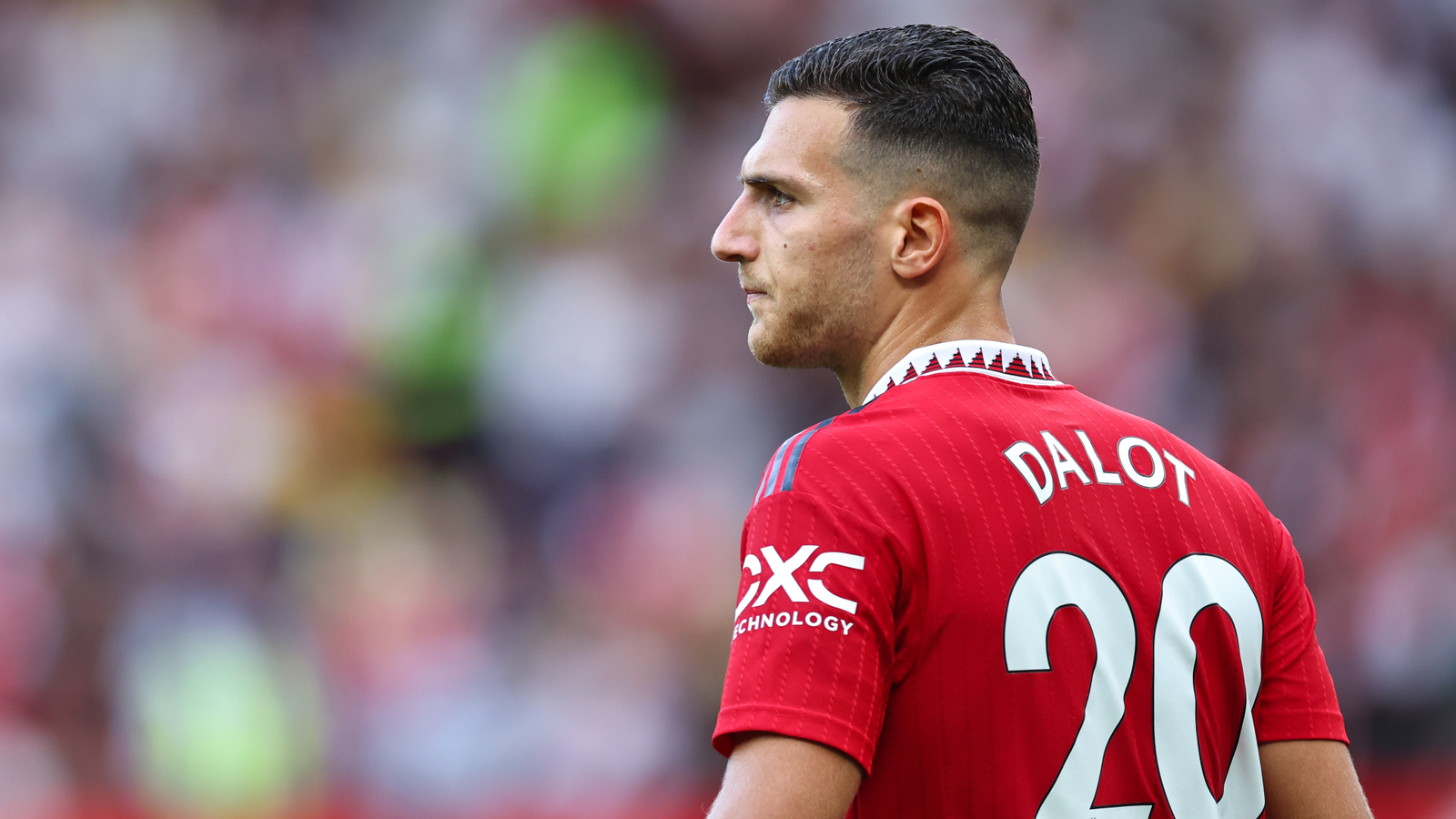 Na mira de Barcelona e Real Madrid, Dalot pode renovar com o Manchester United