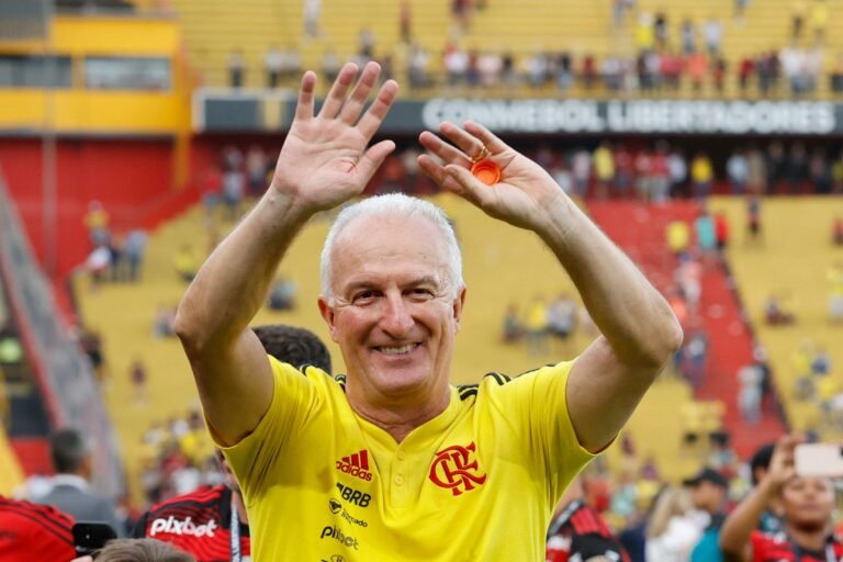 Cotado na Seleção Brasileira, Dorival quer renovar com Flamengo