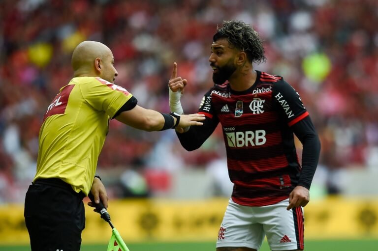 Gabigol se sente ‘coagido’ por árbitros e promete mudança de postura