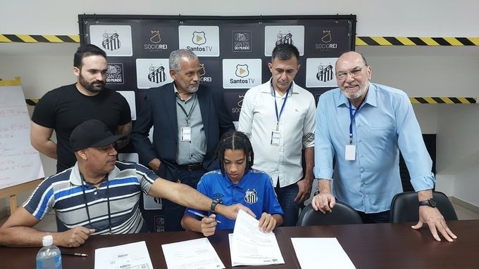 Com conselhos de Zico e Edmílson, “Ronaldinho Japonês” chega ao Santos Sub-15 com contrato até 2025