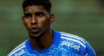 Flamengo planeja negociar Hugo Souza em 2023