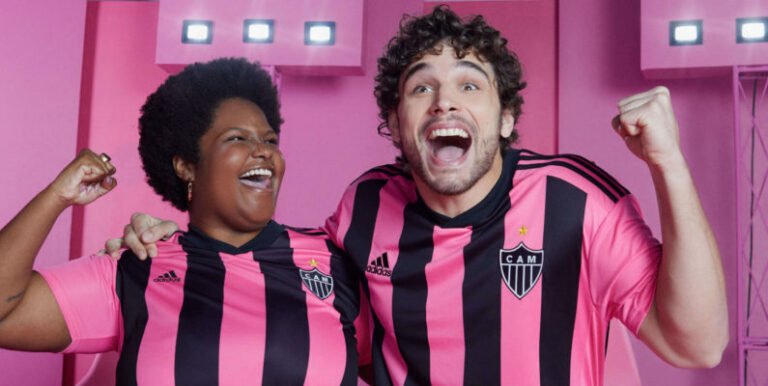 Após sucesso de vendas, Atlético planeja estreia da camisa rosa diante do Ceará