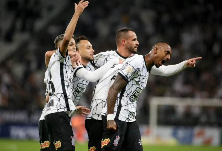 Corinthians tem dois jogadores pendurados para final da Copa do Brasil