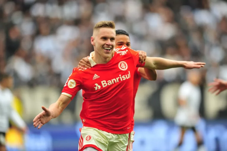 Presidente do Palmeiras sonda situação de Alemão, do Inter