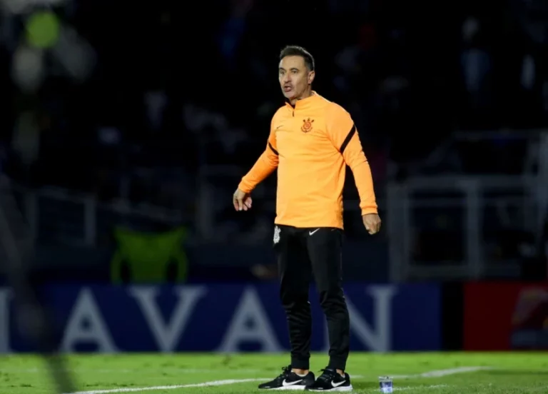 Vitor Pereira, do Corinthians, entra no radar de clube da Premier League