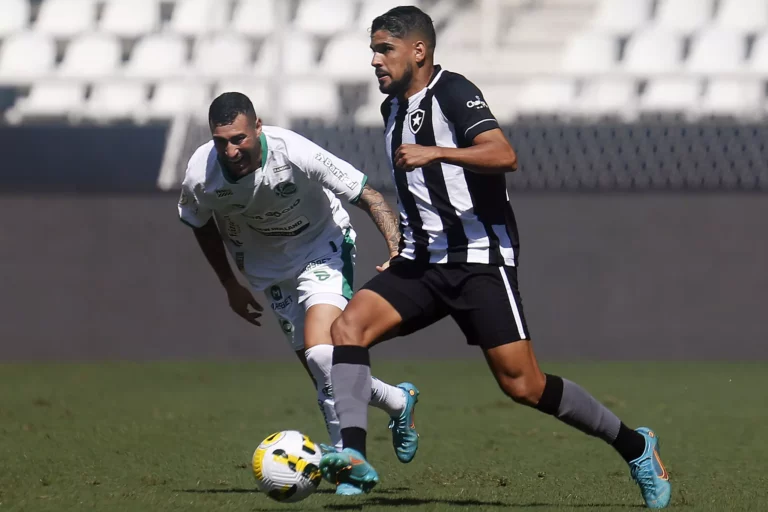 Daniel Borges pode voltar a ser relacionado pelo Botafogo contra o Internacional