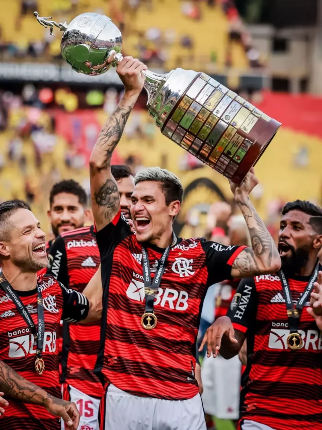 pedro-trofeu-libertadores-2022-flamengo