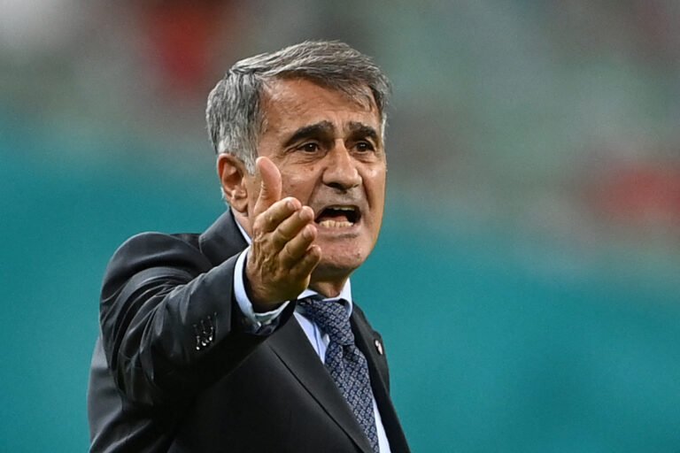 Oficial: Senol Gunes é o novo treinador do Besiktas