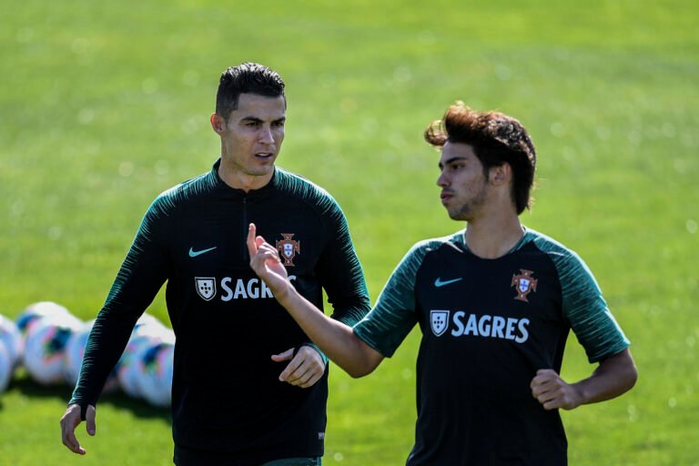 Manchester United cogita contratar João Félix para o lugar de Cristiano Ronaldo