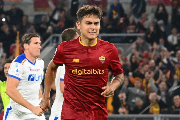Paulo Dybala sai lesionado na Roma e corre risco de perder a Copa do Mundo