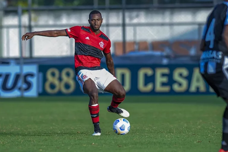 Flamengo recebe proposta de clube dos Estados Unidos por zagueiro