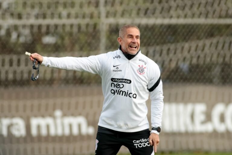 Sylvinho comenta sobre ‘decepção’ após passagem pelo Corinthians e revela: “Expectativa sempre foi acima da realidade”