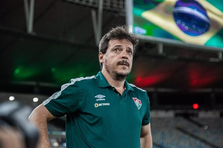 Fernando Diniz recusou proposta do Corinthians antes de renovar com Fluminense