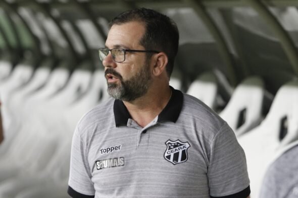 Sport encaminha contratação de Enderson Moreira