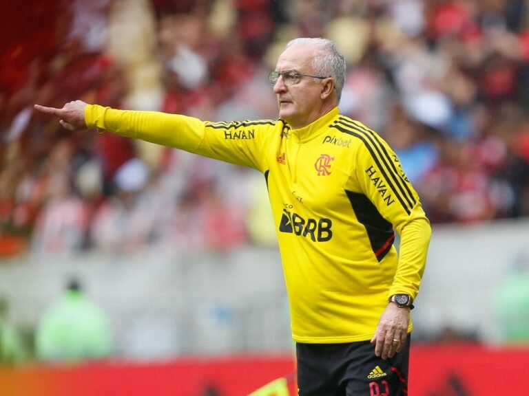 Empresário de Dorival chega ao Rio para fechar renovação com Flamengo