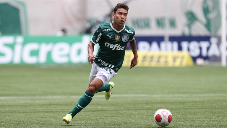 Marcos Rocha demonstra interesse em continuar no Palmeiras
