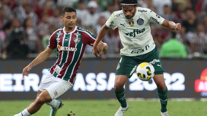 De saída do Palmeiras, Scarpa revela desconforto ao enfrentar o Fluminense: ‘Minhas pernas não estavam à vontade’