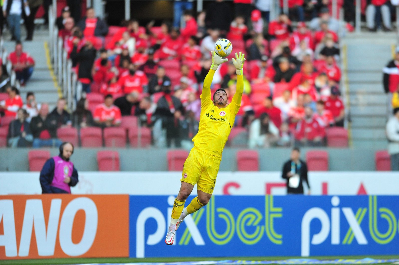 Mano Menezes justifica a ausência de Daniel na partida contra o Athletico Paranaense