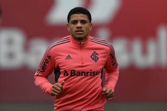 Em fim de contrato com o Internacional, Taison recebe proposta do Cruzeiro