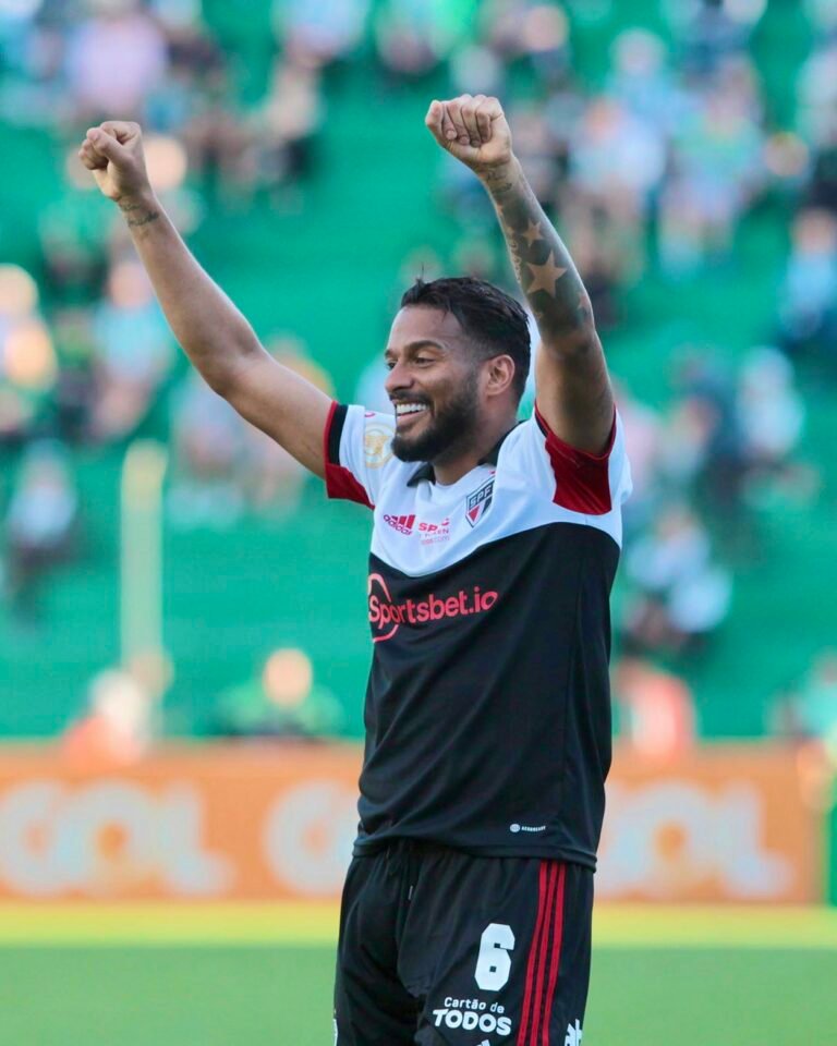 Grêmio aceita pedido de Reinaldo e deve enviar proposta pelo lateral-esquerdo