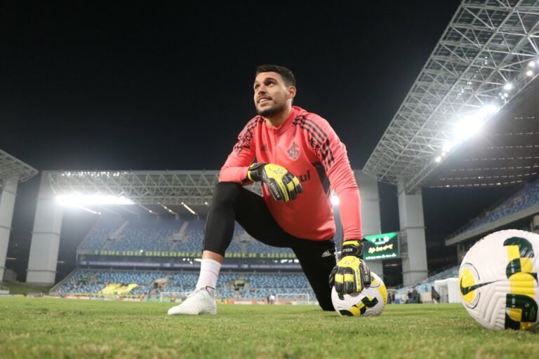 Vasco tem Keiller como obsessão e aumenta proposta para contratar o goleiro; veja valores