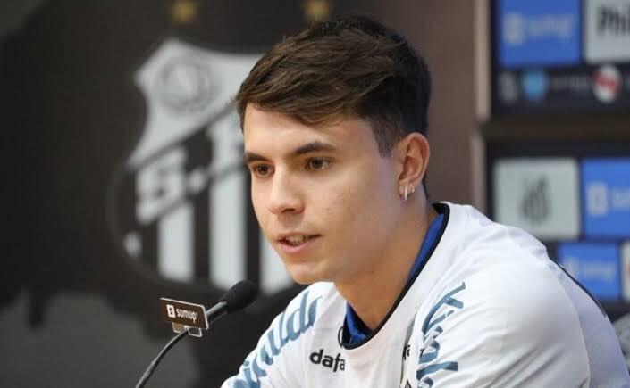 Internacional tentou ‘atravessar’ negociação do Santos para comprar Vinicius Zanocelo