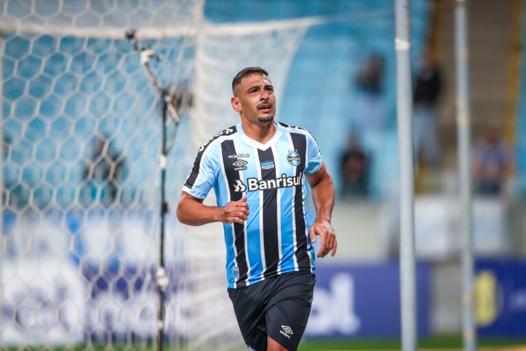 Grêmio chega a acordo com Diego Souza e prepara anúncio da renovação de contrato