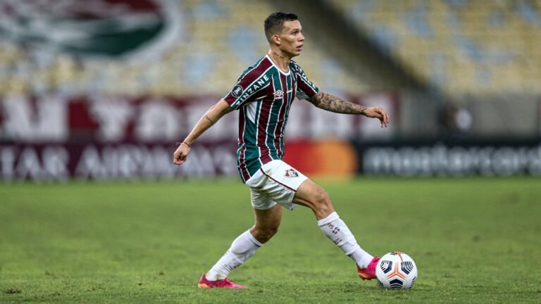 Internacional tem interesse na contratação de lateral-direito do Fluminense