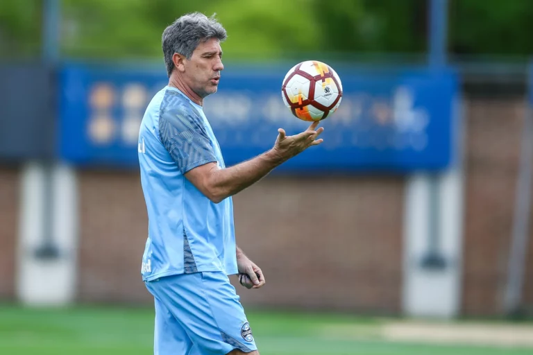 Como fica o elenco do Grêmio após saídas, vindas e retornos de empréstimo?