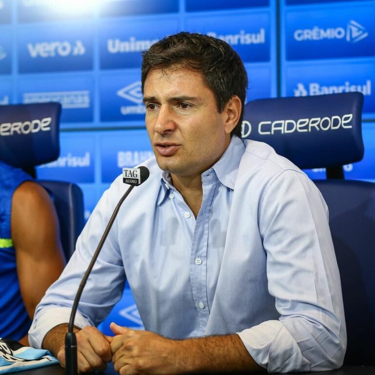 Mesmo com Falcão, Santos monitora executivo de futebol ex-Grêmio