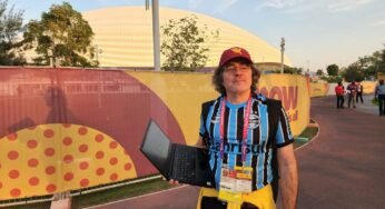 Jornalista cobre a Copa do Mundo vestindo camisa do Grêmio: “Uma das mais bonitas do mundo”