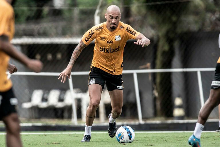 Com Maicon de volta e ‘estreia’ no meio, Santos está definido para enfrentar o Avaí; veja escalação