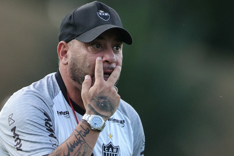 Rodrigo Caetano afirma que Turco Mohamed foi ‘injustiçado’ no Atlético Mineiro