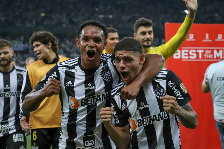 Afastado por indisciplina, Neto só terá situação definida ao fim do Campeonato Brasileiro